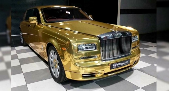 Интересная акция в Индии: вызываете такси, а вас встречает золотой Rolls-Royce Phantom
