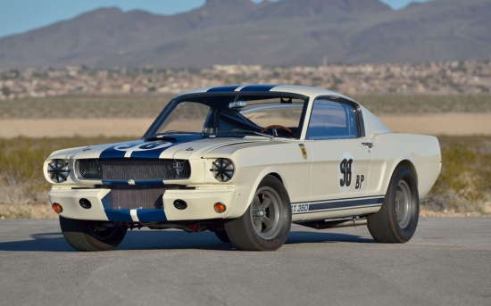 Shelby GT350R 1965 is up for auction